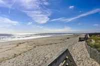 Luxury Long Beach Villa with Ocean Views! Hotels in Long Beach