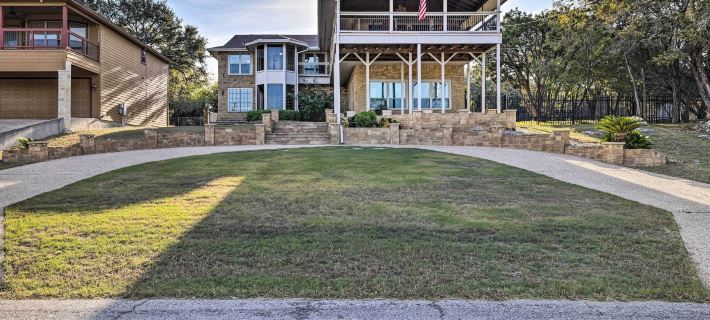 Canyon Lake Home Hill Country and Water Views! Отели в г. Комаль