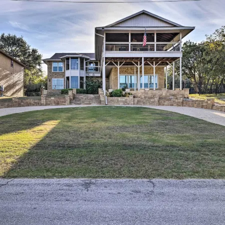 Canyon Lake Home Hill Country and Water Views!