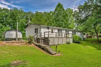 Quiet Horseshoe Hill House by Lake Barkley! - parking