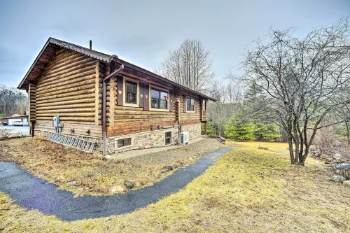 Spacious Cabin w/ Decks Near Saratoga Springs - Homestays