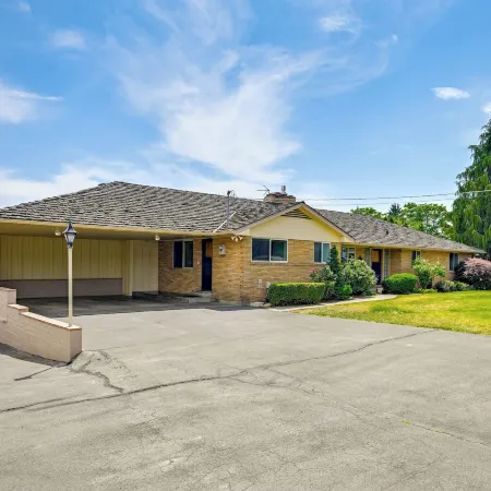 Family-Friendly Yakima Escape w/ Yard & Pool!