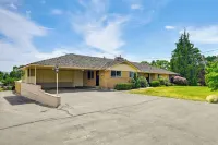 Family-Friendly Yakima Escape w/ Yard & Pool!