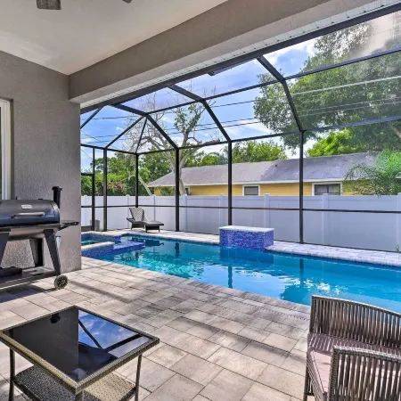 Beautiful Getaway ~ 4 Miles to Venice Beach!