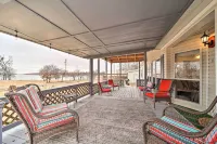 Eufaula Escape w/ Deck - Steps to Lake! - Homestays