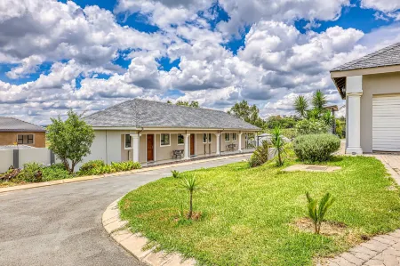 Villa Tasha Luxury Suites Отели в г. Sterkfontein DMA