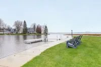 Cadillac Vacation Rental w/ Dock on Lake Mitchell! - WiFi