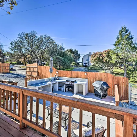 Inviting Julian Home w/ Scenic View & Hot Tub