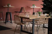Hôtel la Perna Các khách sạn ở Monteux