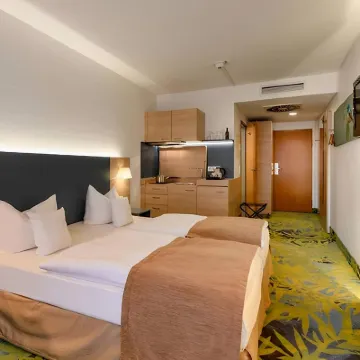 PLAZA INN Regensburg Hotels near Altes Rathaus