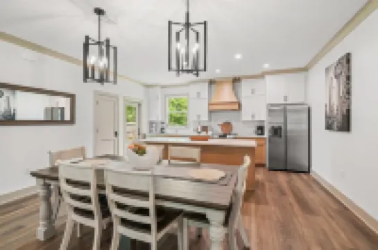 Charming 3-bedroom house in brilliant Foley with AC, WiFi