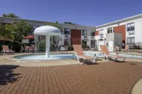 Spark by Hilton Hummelstown Hershey - Pools