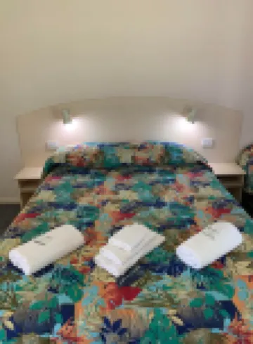 Outback Quarters Motel Hay and Restaurant