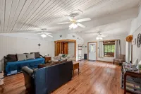 1 Tiny Town Hico Spacious Cabin Animals Fire Pit