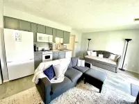 Quiet and Relaxing 1 Bedroom Condo Near Golf and Marina!