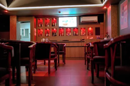 Queens Hotel Отели рядом со станцией Railway Station Bus Stop