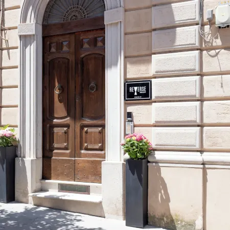 Reverse Art Hotel