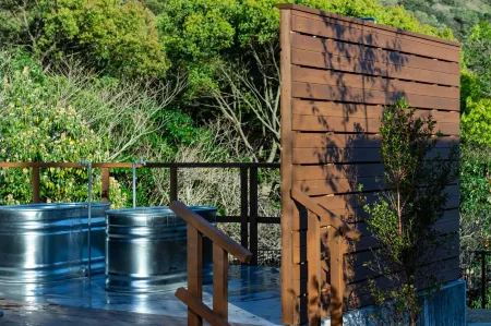 Amarancia Cottage Hugging Nature House