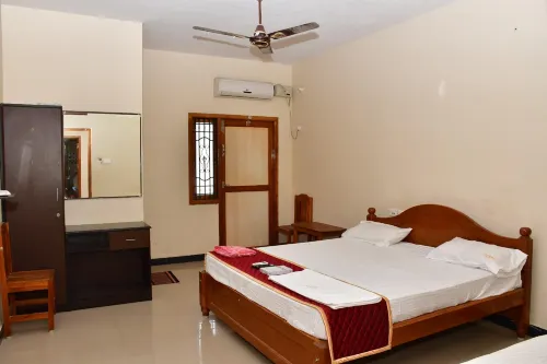 Anbu Paradise Hotels in Tharangambadi