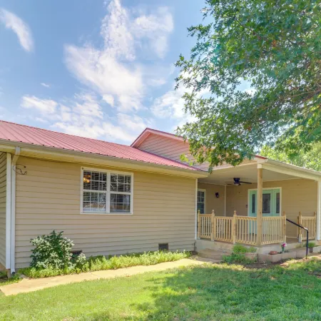 Charming Kaw Lake Country Home w/ Game Room!