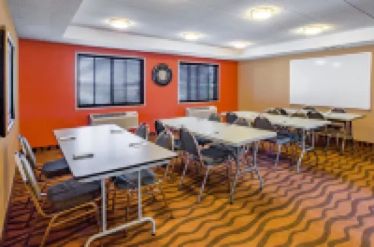 AmericInn by Wyndham Albert Lea