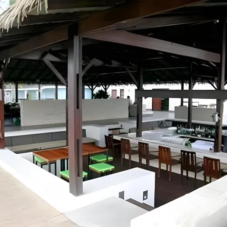 Trupial Hotel & Casino