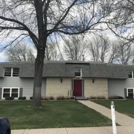 Clean and Comfy!! 2 Bedrooms!
