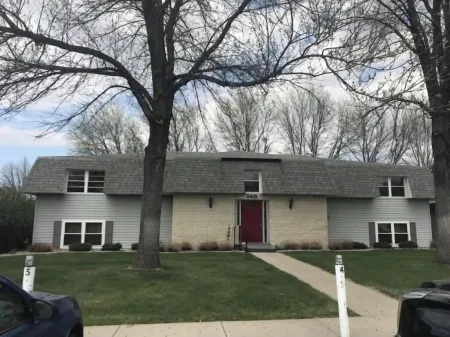 Clean and Comfy!! 2 Bedrooms!