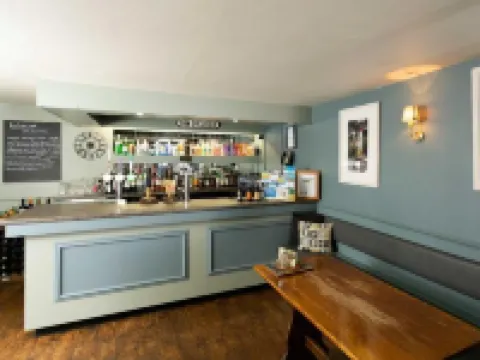 The Queens Head Hotel, Self Check-IN Hotels in Berwick-Upon-Tweed