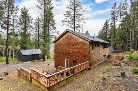 Rustic Arch Cape Getaway w Vibrant Interior Walk to the Beach Cape Wonder