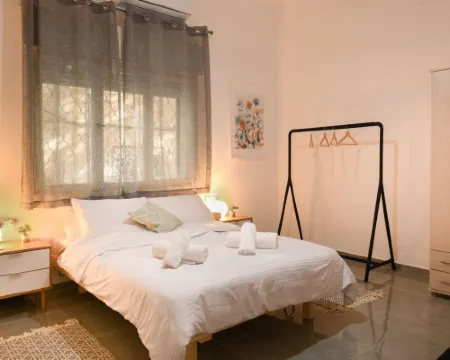 Charming Home in the Heart of Haifa by Sea N Rent Hotéis em Haifa
