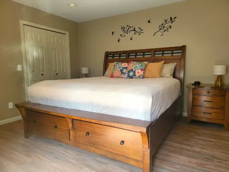 Sprucewood Dens Отели в г. Фриц Крик