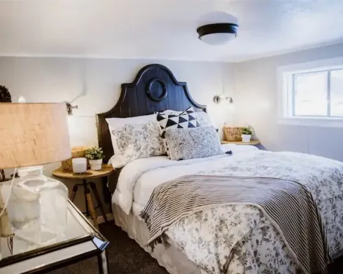 Updated cozy farmhouse Hotels in Richfield