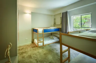 Spacious & Green 3BR Apt w Balcony in City Center 住宿飯店