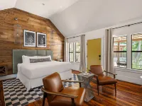 Camp Comfort Hotels in Center Point