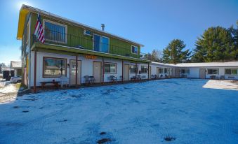 Love Hotels Tomahawk by OYO at Lake Mohawksin WI