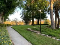 Cozy 2-bedroom condo in peaceful Riverside - Entire Place