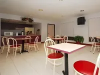 德州哈靈根飯店 - 2 星級