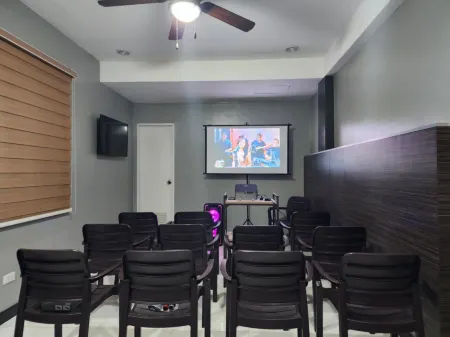 Grayhouse Inn Tagaytay Отели рядом с достопримечательностью «Splendido Taal Golf Club»