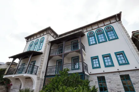 Cumaku Boutique Hotel Отели в г. Дельвина