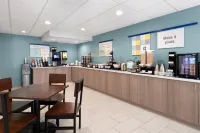 Garner Hotel VIRGINIA BEACH NORTH by IHG - breakfast