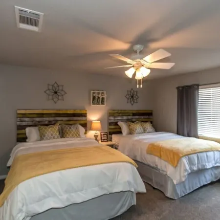 Beautiful Remodeled Luxury Waterfront Property- 3BR/2.5 bath-Sleeps 11!!!