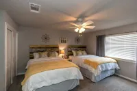 Beautiful Remodeled Luxury Waterfront Property- 3BR/2.5 bath-Sleeps 11!!!