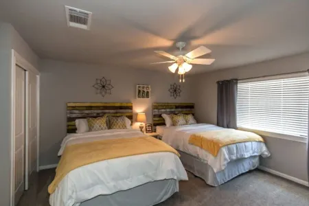 Beautiful Remodeled Luxury Waterfront Property- 3BR/2.5 bath-Sleeps 11!!!