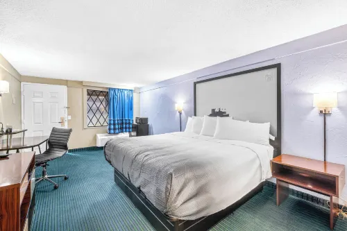 Super 8 by Wyndham Lantana West Palm Beach Hotels in Boynton Beach