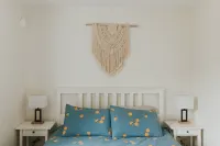 Bright & spacious 1 bedroom suite by the beach!