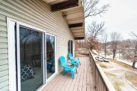 Osage Beach Getaway Lake Views Pet Friendly!