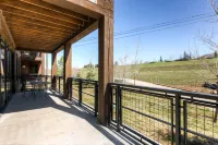 Trailhead Lodge - 4-Star
