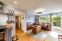 Woodpecker is Laid back luxury in 9 acres of countryside right near the beach