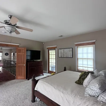 Indiana Dunes Getaway on 2 acres! Truly unique 4 Bedroom, 4 Bath home!